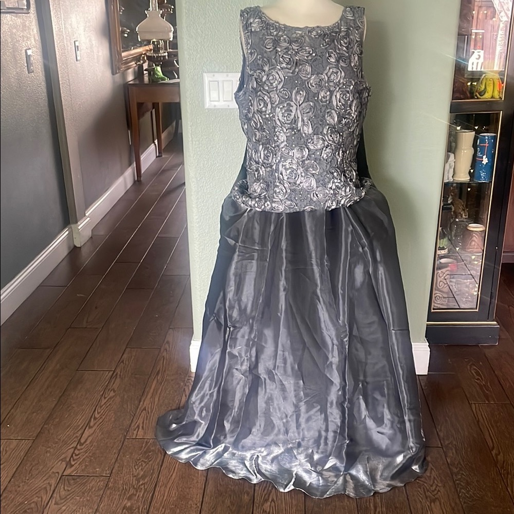 Elegant Womens Dress in Silver Floral Design